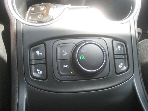 Used 2022 GMC Terrain SLE w/ Driver Convenience Package FWD image 19