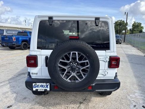 Used 2024 Jeep Wrangler Unlimited Sahara AWD/4WD image 13
