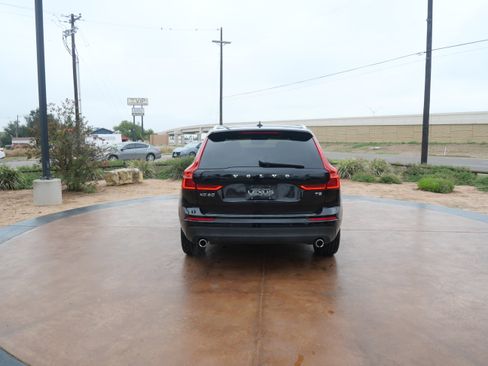 Used 2019 Volvo XC60 T5 Momentum w/ Protection Package Premier image 3