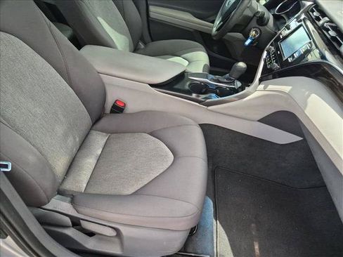 Used 2020 Toyota Camry LE FWD image 19