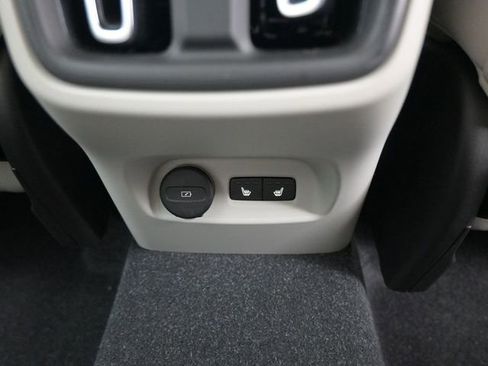 Used 2023 Volvo XC40 B5 Plus w/ Protection Package Premier image 32