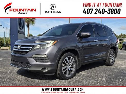 Used 2017 Honda Pilot Touring image 1