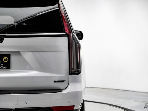 Used 2023 Cadillac Escalade V image 12
