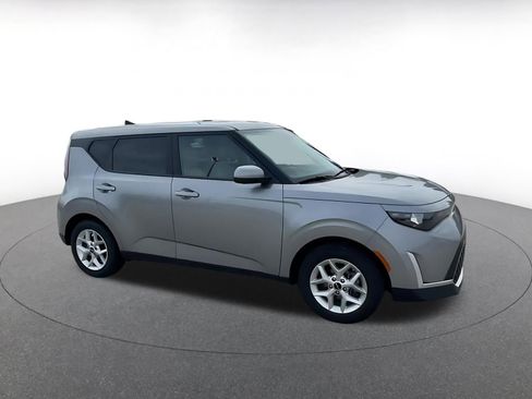 Used 2025 Kia Soul LX w/ LX Technology Package image 2