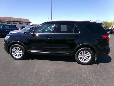 Used 2018 Ford Explorer XLT w/ Equipment Group 202A AWD/4WD image 7