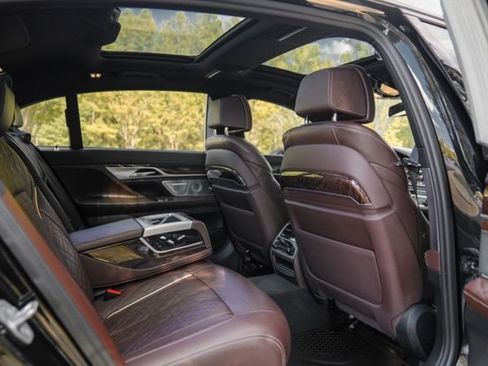 Used 2021 BMW 750i xDrive w/ Luxury Rear Seating Package AWD/4WD image 36