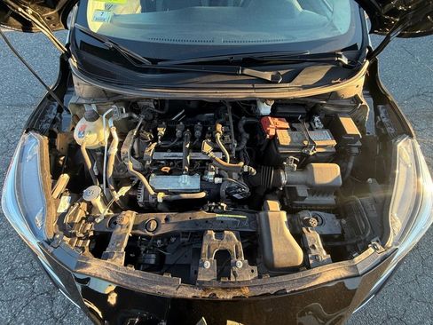 Used 2023 Nissan Versa SV image 12