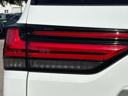 Used 2023 Lexus LX 600 F Sport image 10