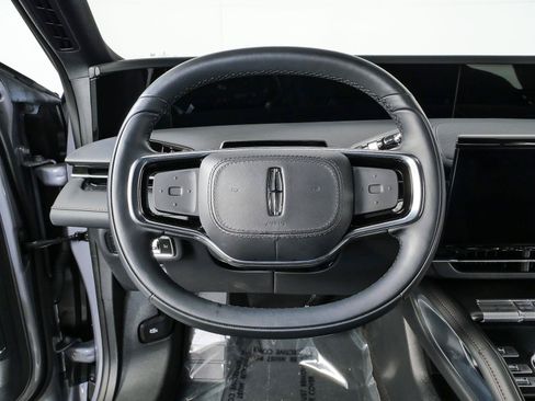 Used 2025 Lincoln Nautilus Premier w/ Jet Appearance Package AWD/4WD image 10
