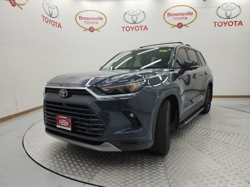Used 2025 Toyota Grand Highlander AWD image 2