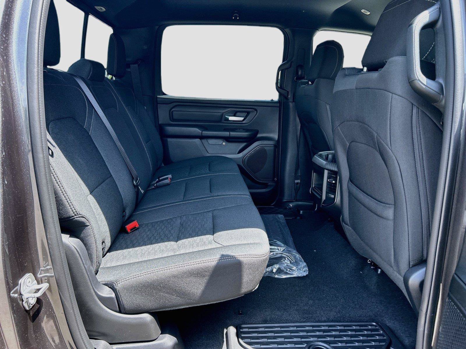New 2026 RAM 1500 Express AWD/4WD image 19