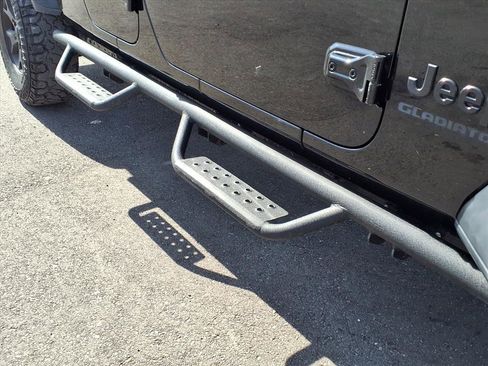 Used 2020 Jeep Gladiator Sport w/ Quick Order Package 24S image 11