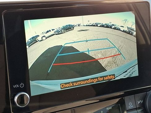 Certified 2023 Toyota Highlander LE image 18