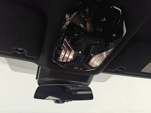 Used 2025 BMW 740i w/ Executive Package image 18