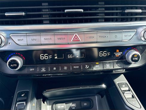 Used 2022 Kia Telluride EX w/ EX Premium Package image 16