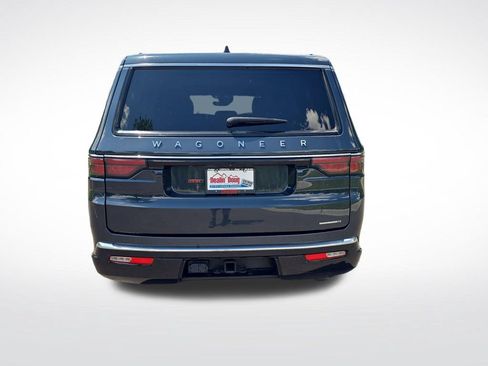 Used 2024 Jeep Wagoneer L Series II w/ Flexible Seating Group AWD/4WD image 4