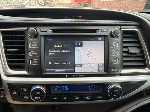 Used 2018 Toyota Highlander XLE image 17