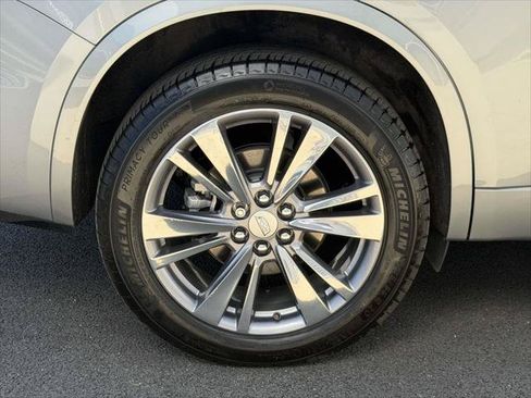 Used 2025 Cadillac XT6 Premium Luxury AWD/4WD image 9