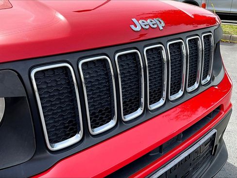 Used 2019 Jeep Renegade Latitude w/ Cold Weather Group AWD/4WD image 33