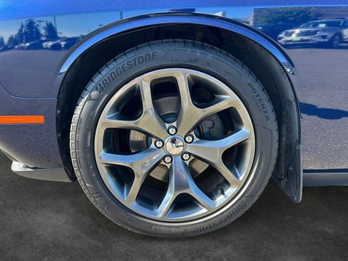 Used 2015 Dodge Challenger SXT Plus w/ Driver Convenience Group RWD image 4