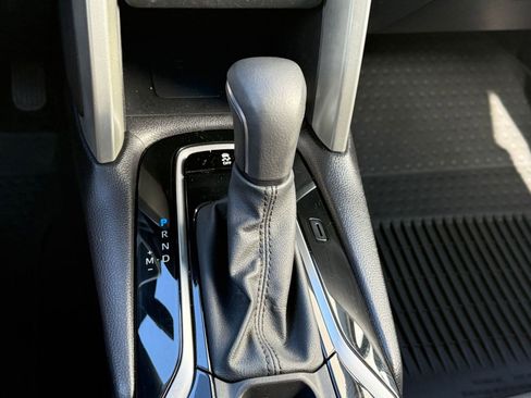 Certified 2022 Toyota Corolla Cross XLE image 16