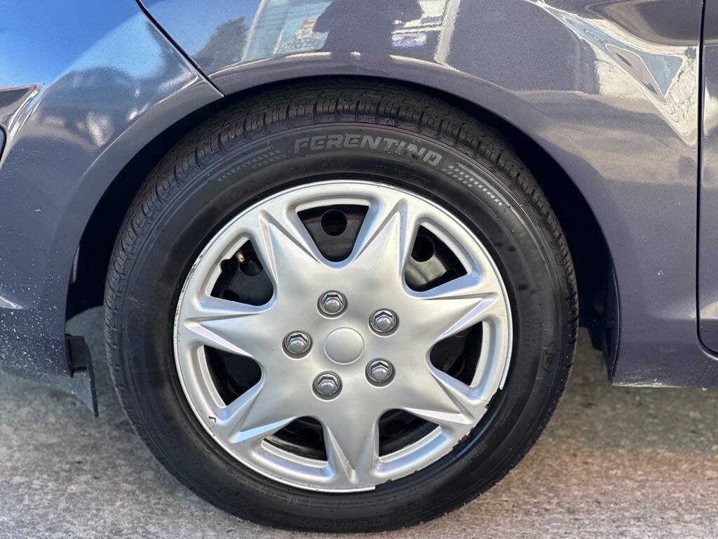 Used 2013 Ford Fiesta SE FWD image 4
