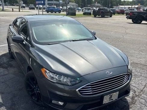 Used 2019 Ford Fusion SE w/ Equipment Group 151A FWD image 5