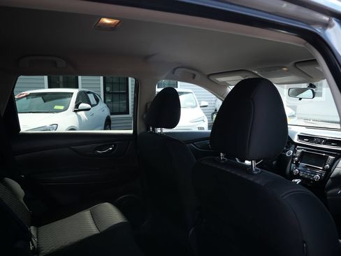 Used 2018 Nissan Rogue SV FWD image 24