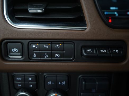 Used 2024 Chevrolet Suburban High Country w/ Premium Package image 26