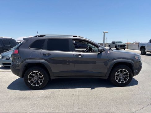 Used 2020 Jeep Cherokee Trailhawk w/ Cold Weather Group AWD/4WD image 3