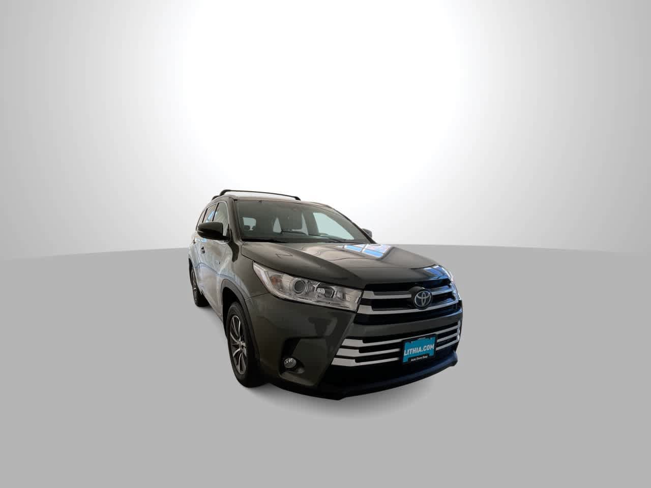 Used 2018 Toyota Highlander XLE AWD/4WD image 2
