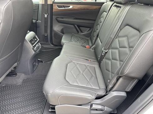 New 2026 Volkswagen Atlas SE FWD image 24