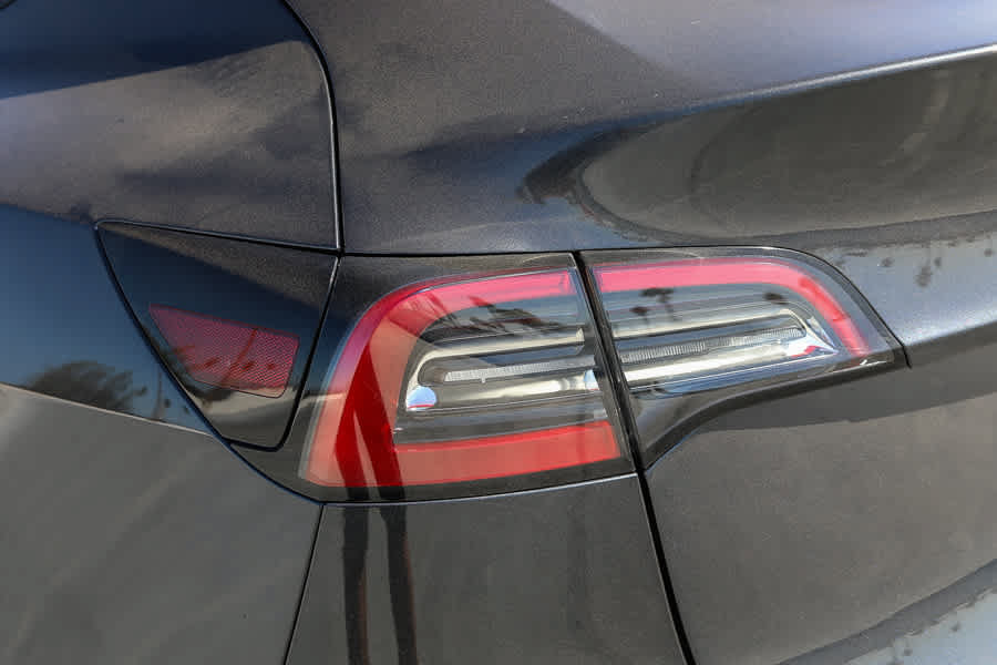 Used 2024 Tesla Model Y Long Range AWD/4WD image 9