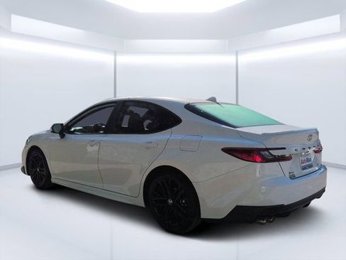 Used 2025 Toyota Camry SE FWD image 5