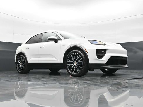 Certified 2025 Porsche Macan Electric RWD image 44