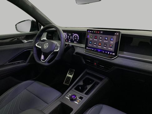 New 2026 Volkswagen Tiguan SE R-Line image 18