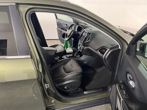 Certified 2019 Jeep Cherokee Limited w/ Trailer Tow Group AWD/4WD image 28