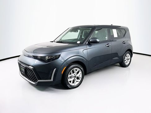 Used 2025 Kia Soul LX w/ LX Technology Package image 3