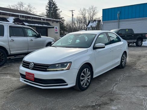 Used 2017 Volkswagen Jetta S image 2