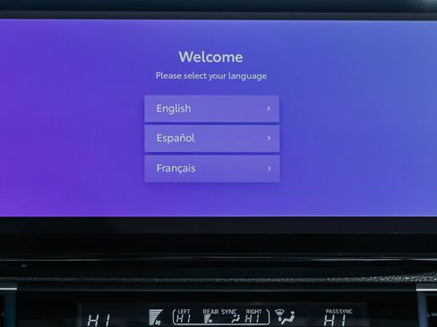 Used 2025 Toyota Sienna XLE image 36