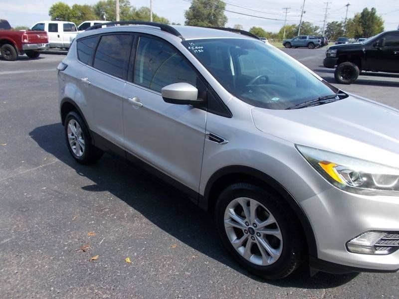 Used 2017 Ford Escape SE w/ Equipment Group 201A FWD image 11