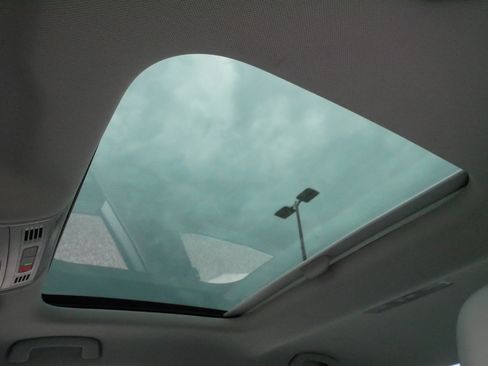 Used 2025 Volkswagen Jetta SE w/ Sunroof Package FWD image 33