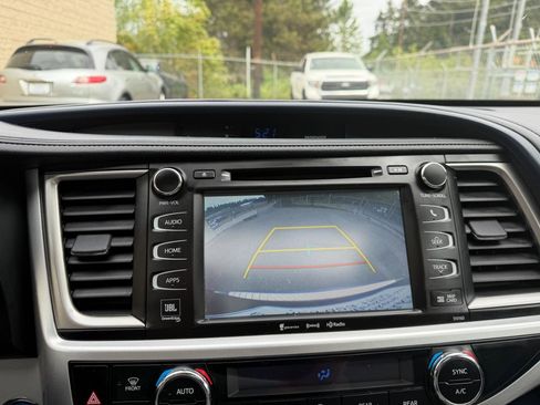 Used 2016 Toyota Highlander Limited Platinum AWD/4WD image 18