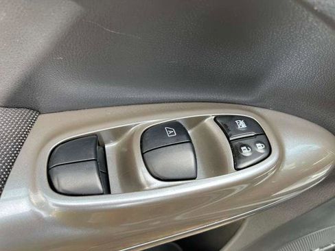 Used 2014 Nissan Juke SV w/ Navigation Package image 24