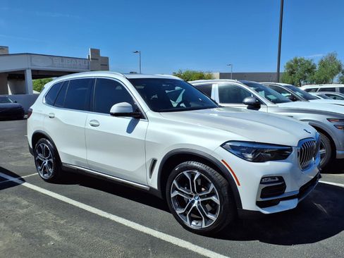 Used 2021 BMW X5 xDrive40i w/ Premium Package 3 AWD/4WD image 2