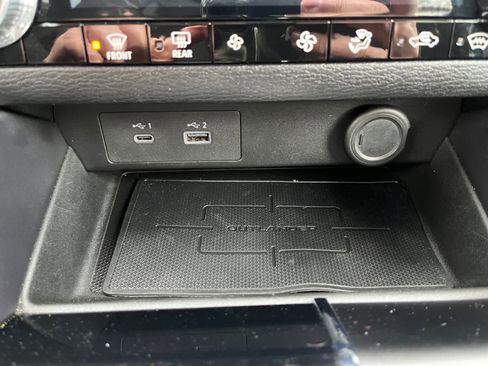 Used 2024 Mitsubishi Outlander ES image 22