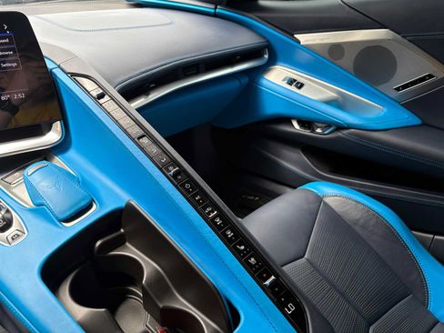 Used 2021 Chevrolet Corvette Stingray Premium Cpe w/ Z51 Performance Package RWD image 23