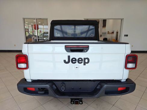 Used 2020 Jeep Gladiator Sport w/ Quick Order Package 23S AWD/4WD image 4