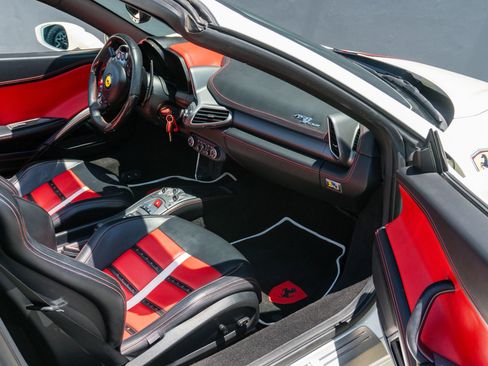 Used 2014 Ferrari 458 Spider RWD image 15
