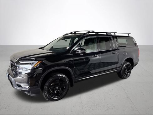 Used 2025 Honda Ridgeline Black Edition image 2